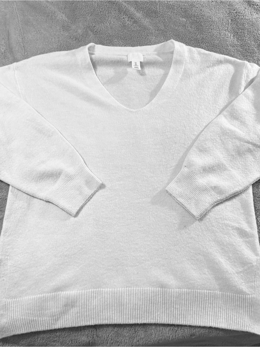 H&M Women's V-Neck Lightweight Sweater - White